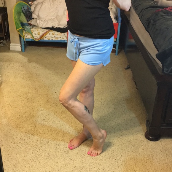 💙Like new Hollister shorts💙 - Picture 2 of 8